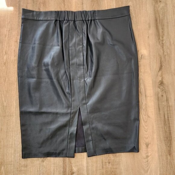 Universal Standard Silaro Faux Leather Skirt Minimalist Sz XL (26-28) Pull On - Picture 3 of 8
